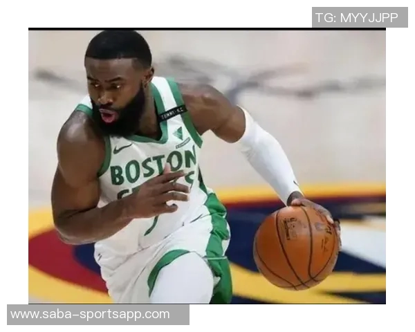 杰伦布朗首节狂砍19分3板2助2断三分火力全开助力球队领先